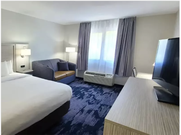 Quality Inn & Suites Simple Durable Hotel Bedroom Furniture - Image 6